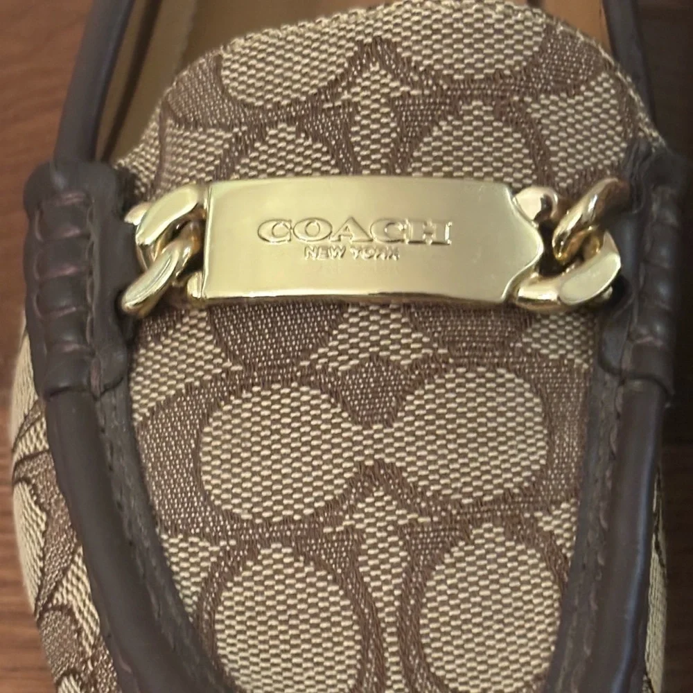 Coach Olive Signature Canvas Loafers Brown Gold Chain Size 7.5B